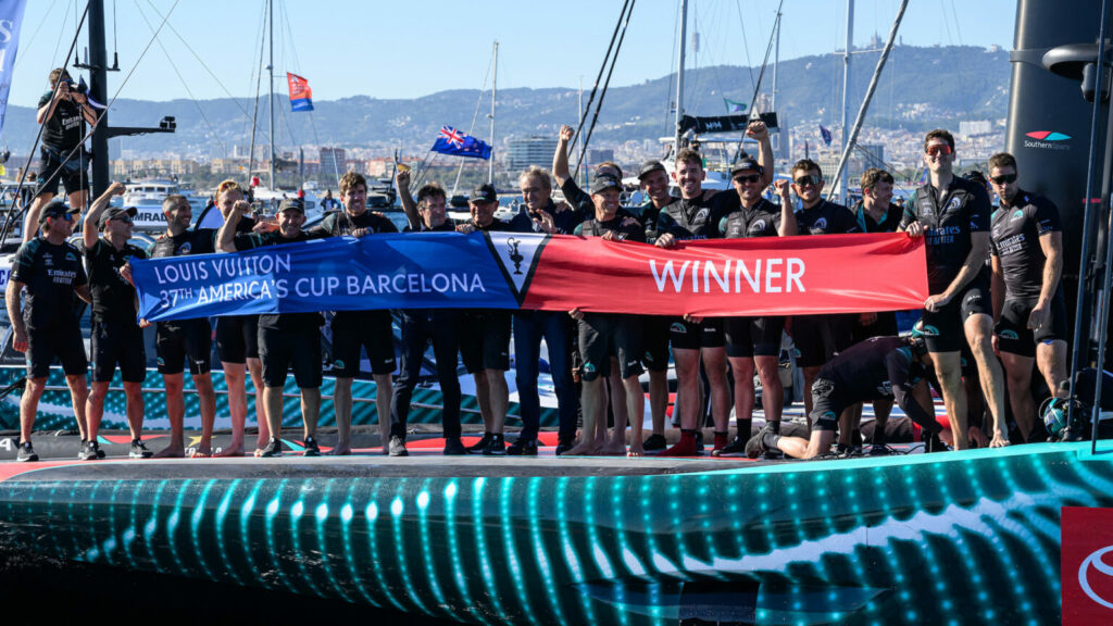 19 Octobre 2024 Team New Zealand remporte sa troisième Coupe de l'America consécutive